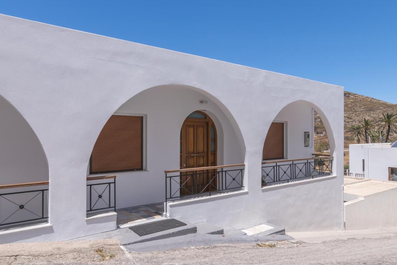 Areti'S Milos Guesthouses 阿达玛斯 外观 照片