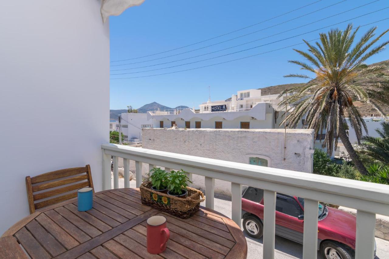 Areti'S Milos Guesthouses 阿达玛斯 外观 照片