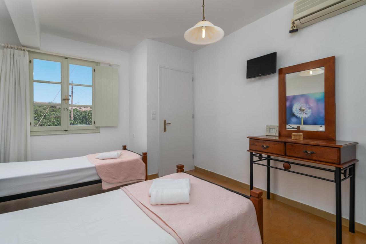 Areti'S Milos Guesthouses 阿达玛斯 外观 照片