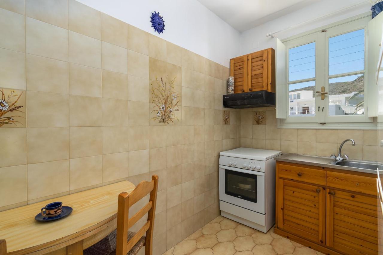 Areti'S Milos Guesthouses 阿达玛斯 外观 照片