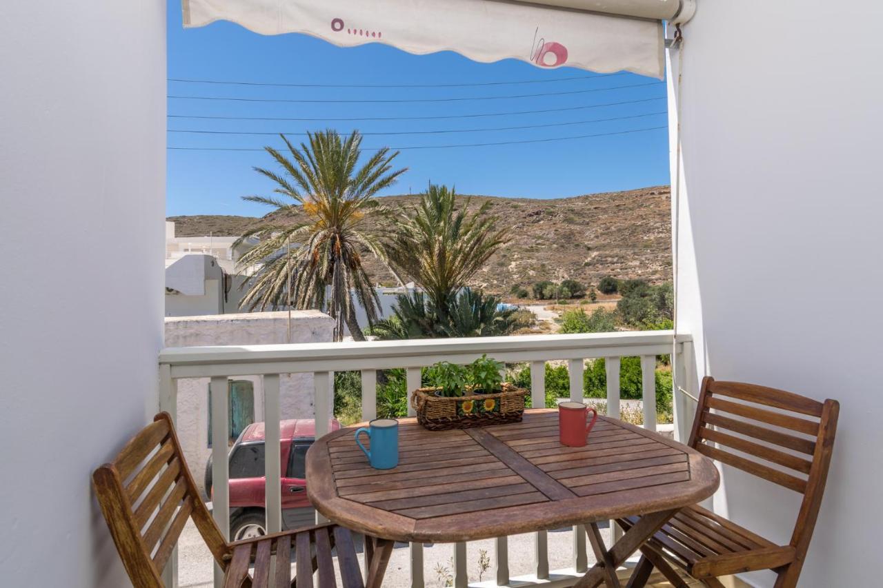 Areti'S Milos Guesthouses 阿达玛斯 外观 照片