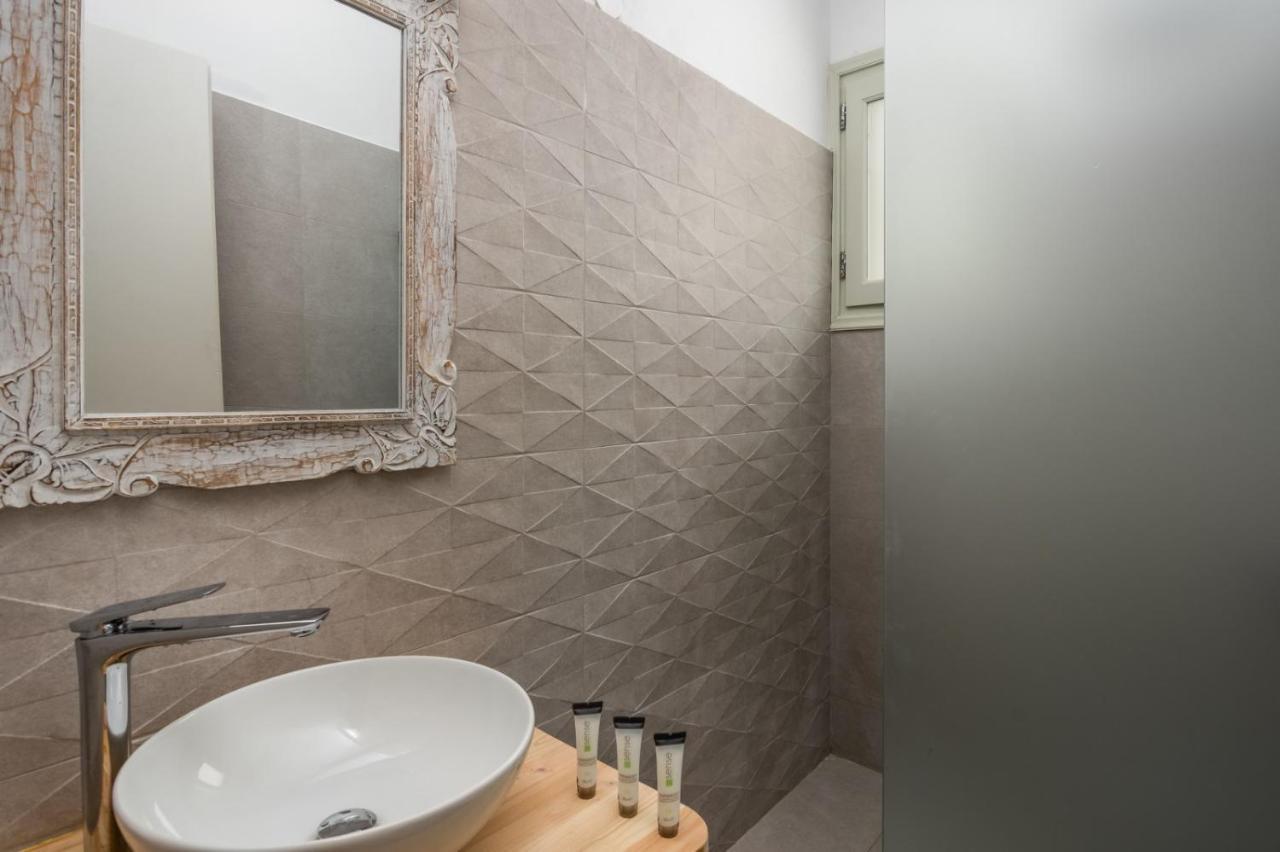 Areti'S Milos Guesthouses 阿达玛斯 外观 照片